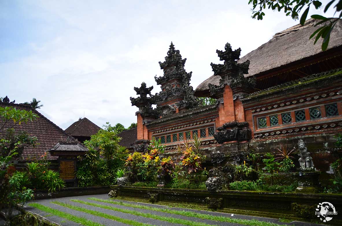 Pura Taman Saraswati